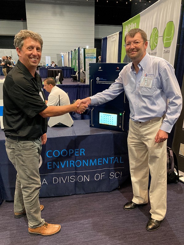Krag Petterson (SCI) and Mike Webley (ET)